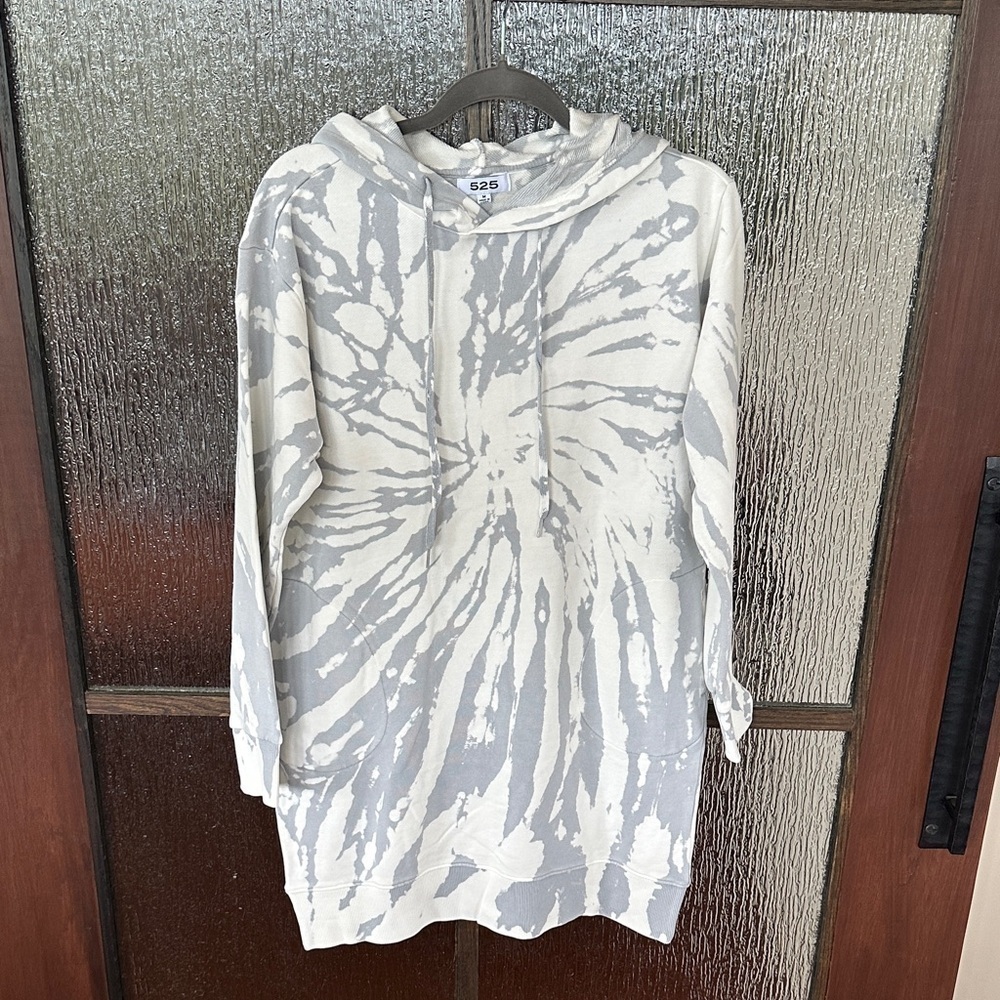 Revolve* 525 America Gray and White Tie-Dye Hoodie dress size Medium. NWT